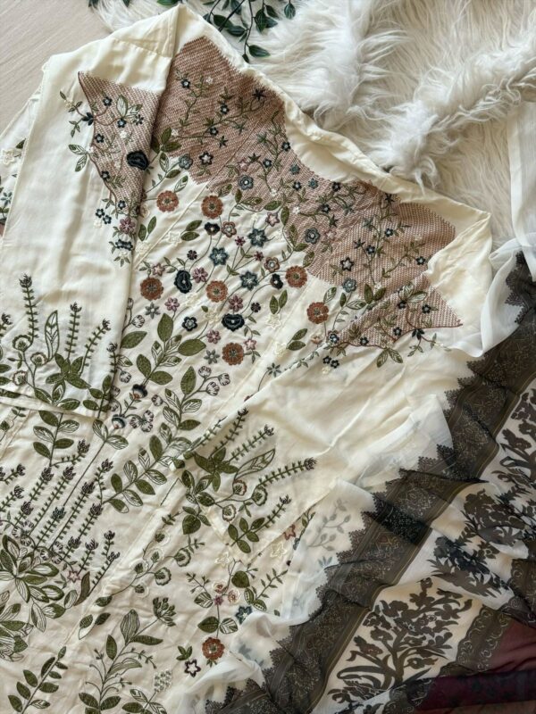 Kashmiri self-embroidery - Image 4